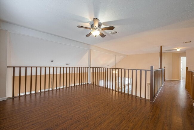 Building Photo - 703 Turtle Creek Dr