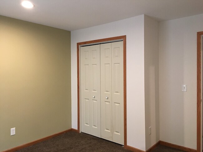 Building Photo - 8331 Upper 138th Ct