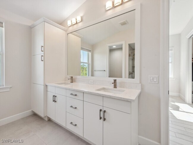 Building Photo - 6509 Dominica Dr