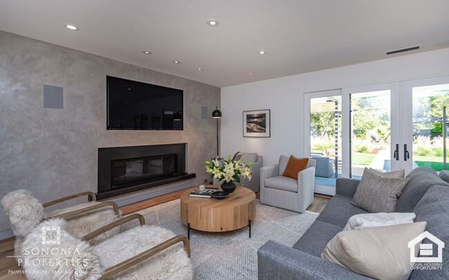 Building Photo - 3 Bedroom Exquisitely Furnished Home