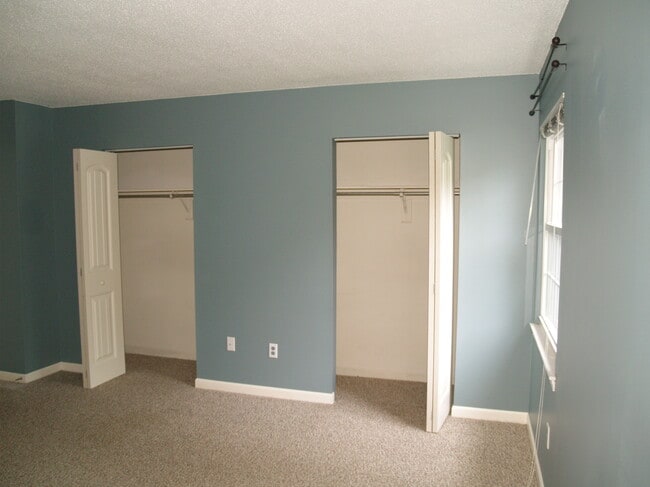 Building Photo - 8907 Hunter Ridge Dr