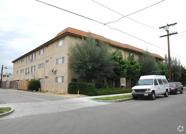 Building Photo - Le Manoir