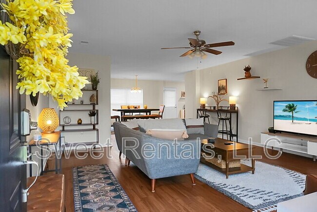 Building Photo - 124 Larkspur Dr