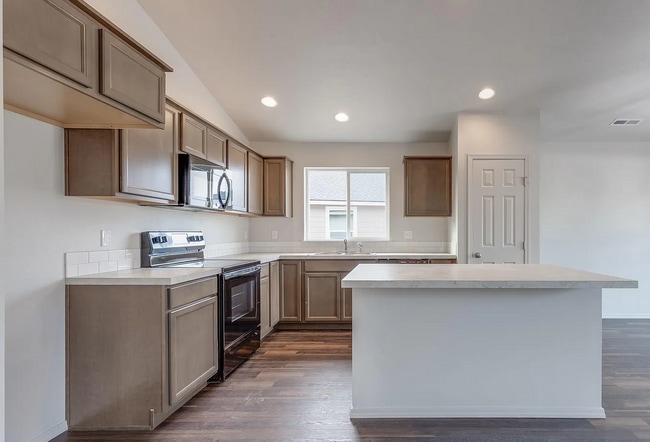 Building Photo - Great Nampa Home with Bonus Room!