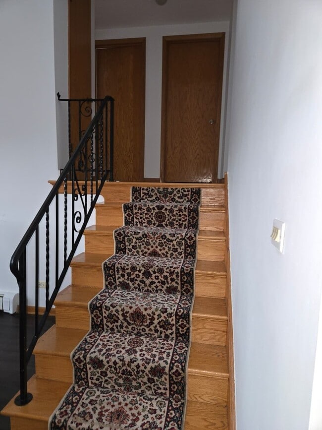 Building Photo - 6146 N Melvina Ave