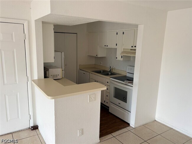 Building Photo - 2855 Winkler Ave