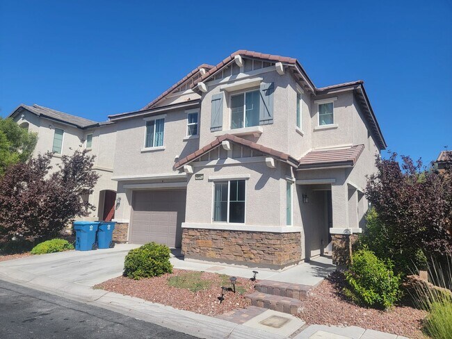 Building Photo - 2 story 4 bed 3 bath home with rooftop patio