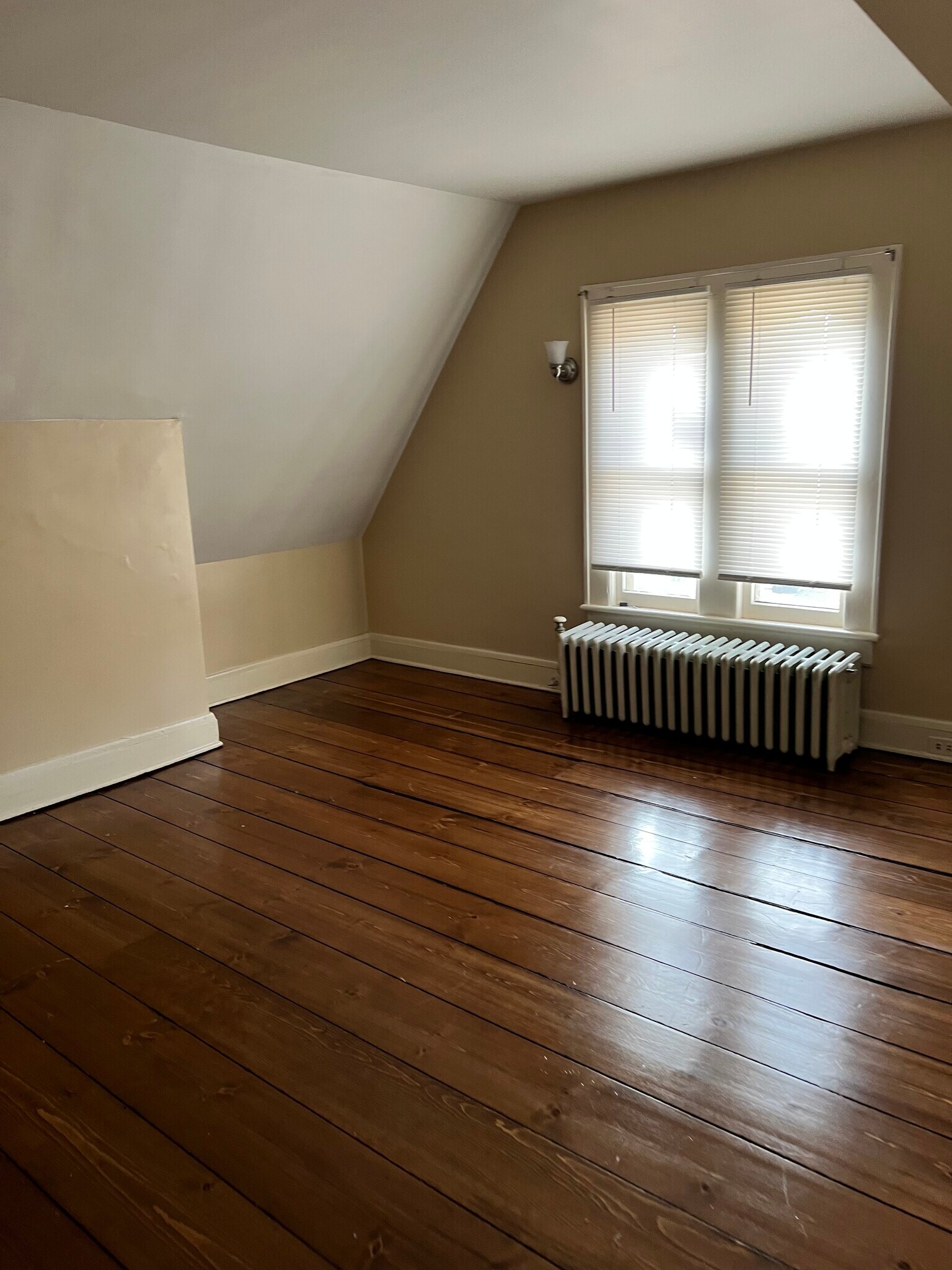 Bedroom - 136 E 9th St