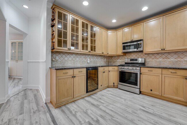 Building Photo - 103 Westover Pl
