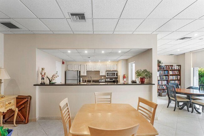 Building Photo - 800 SE 20th Ave