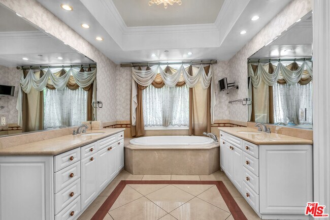Building Photo - 11244 Briarcliff Ln