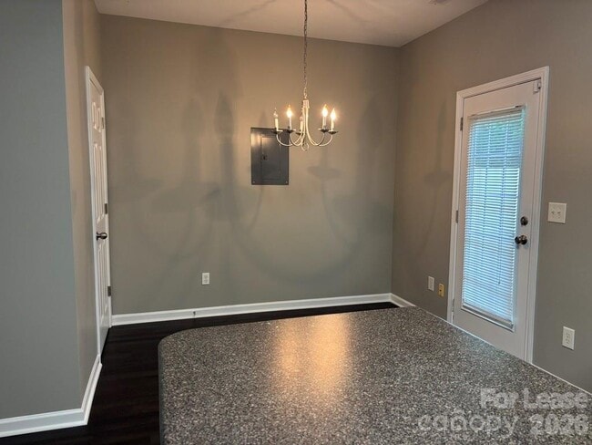 Building Photo - 18 Sharpstone Ln