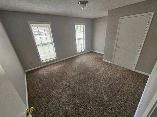 Building Photo - 3373 S Mendenhall Rd