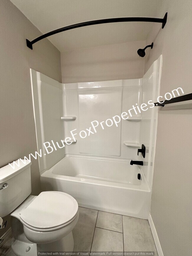 Building Photo - 1048 E Descent St