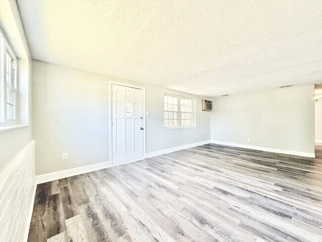 Building Photo - 5506 Staley Dr