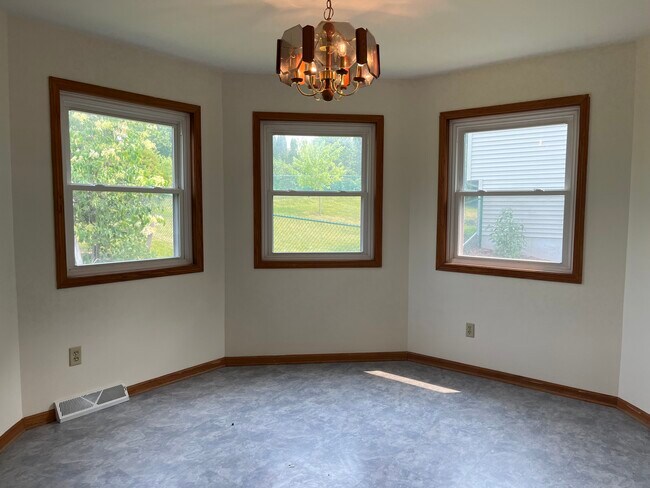 Building Photo - 5849 Oxbow Bend