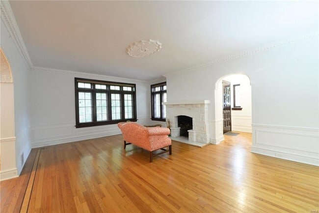 Building Photo - 7572-74 York