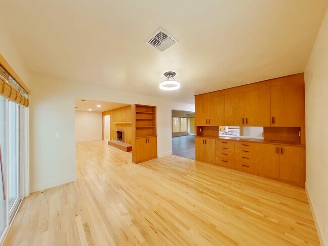 Building Photo - 3240 S Louis Ln