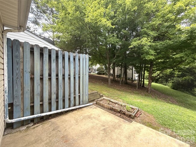 Building Photo - 747 Mountainwater Dr