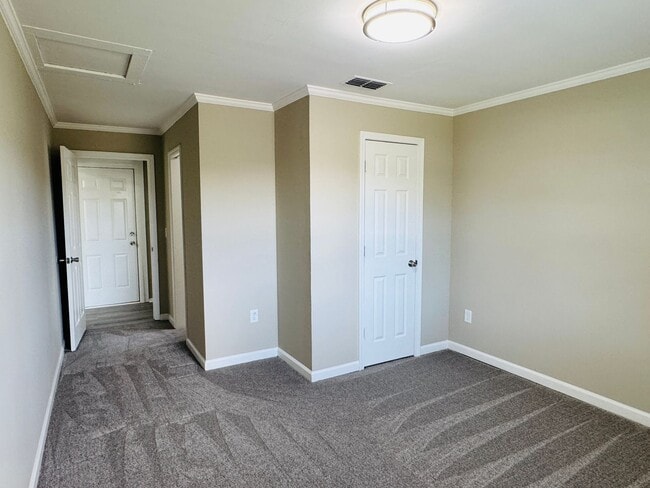 Building Photo - 4-Bedroom that has it all !