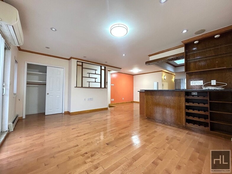 Building Photo - 70 STREET