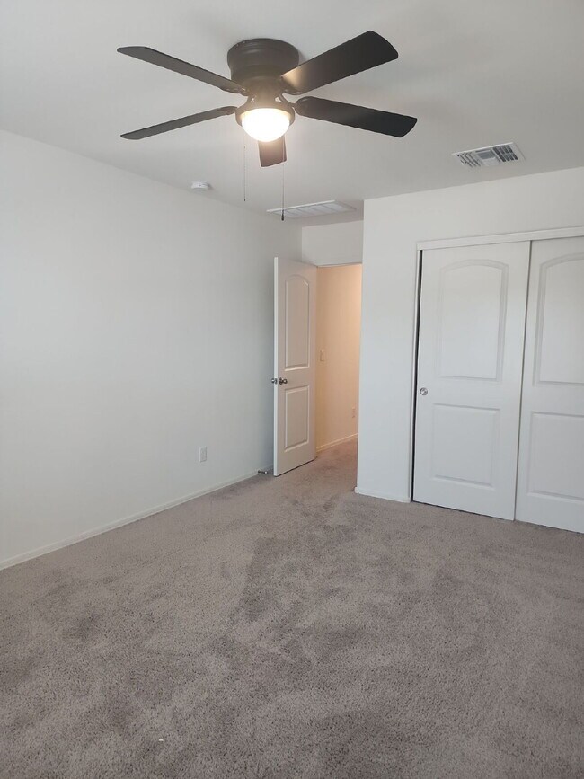 Building Photo - "Spacious 4-Bedroom Oasis in Casa Grande with 2 Full Baths – Your Perfect Home Awaits!"