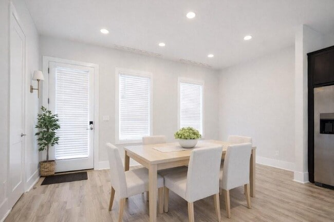 Building Photo - 2475 Sycamore Rd NW