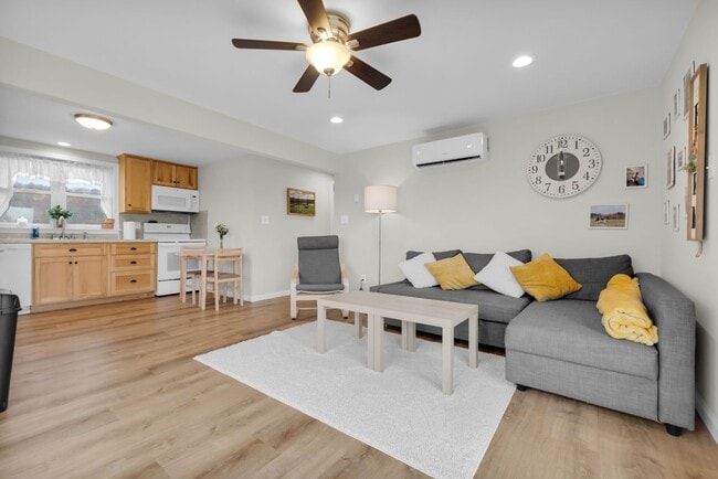 Building Photo - Fully Furnished Bright & Comfortable 1-Bedroom Cottage Available for Rent