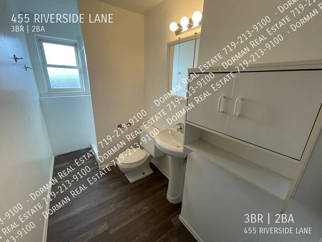 Building Photo - 455 Riverside Ln