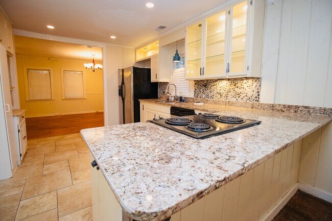 Building Photo - 3 Bedroom, 2 Bathroom in the Forest Acres Area - Available July 2026!