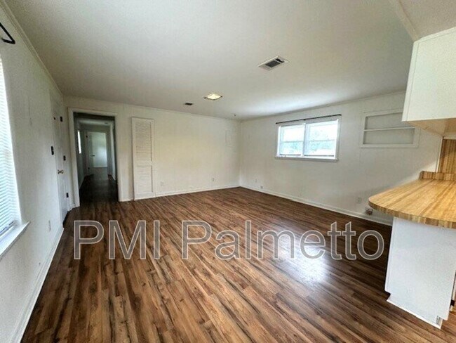Building Photo - 109 Keen Ave
