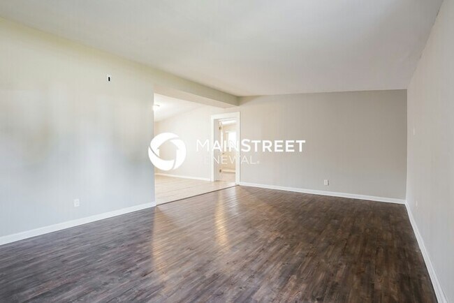 Building Photo - 6910 Woodhurst Dr