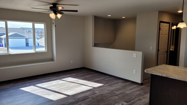 Building Photo - 628 Abraham Ct