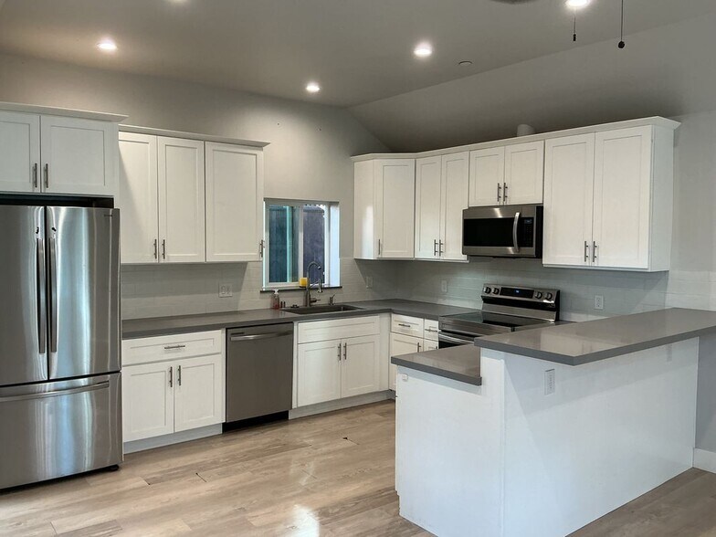 Building Photo - 545 Brush Creek Rd