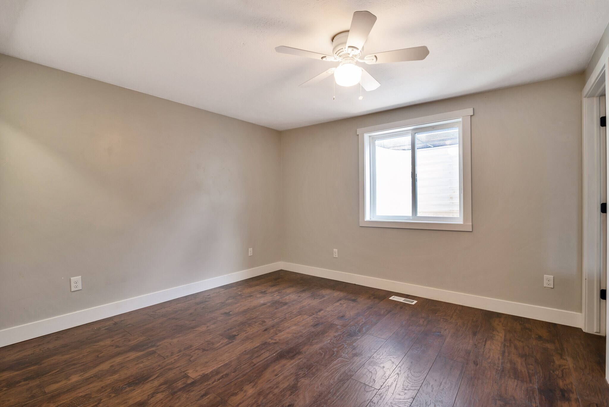 Building Photo - 994 N 700 E