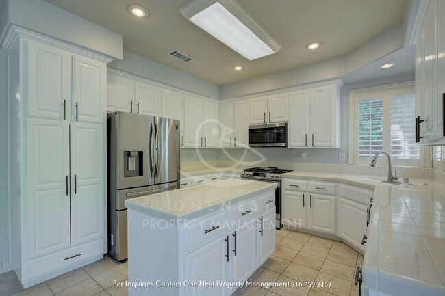 Building Photo - Rocklin beauty, 5 bdrm, 3.5 bth + bonus room!