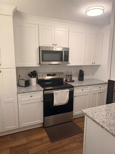 Building Photo - 4005 Calypso Dr