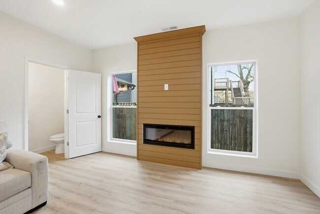 Building Photo - 412 St Clair Ave