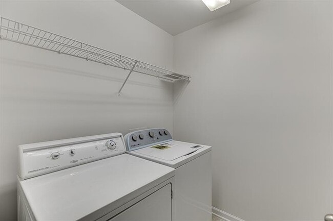 Building Photo - 805 Tulip Poplar Way