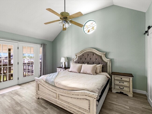 Building Photo - 334 Paradise Dr