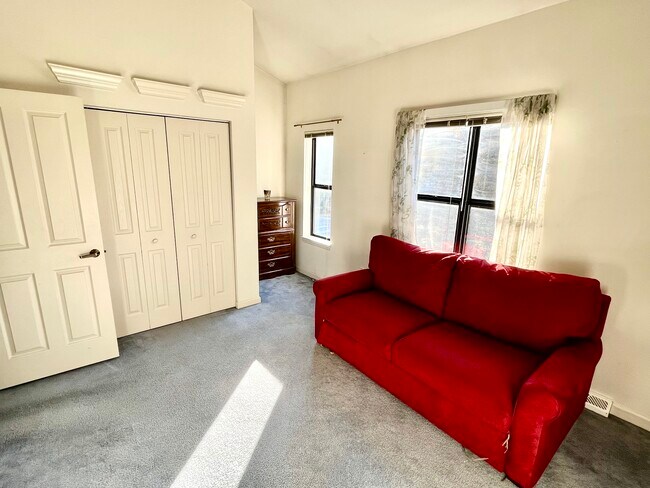 Bedroom/ Office - 51 S 17th St