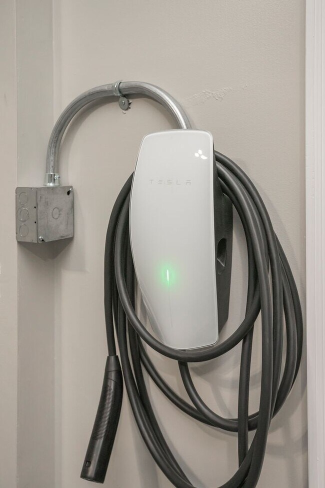 Building Photo - 7277 Charlotte Pike