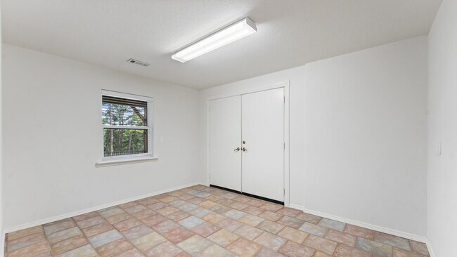 Building Photo - Serene Bella Vista Lakeside 4 bedroom
