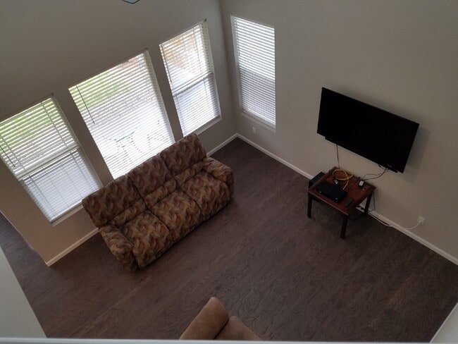 Building Photo - Gorgeous 4-Bed 3.5-Bath Home in Dayton Triangle!