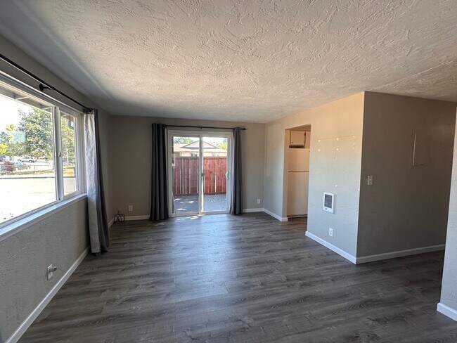 Building Photo - 520-522 N 38th Pl