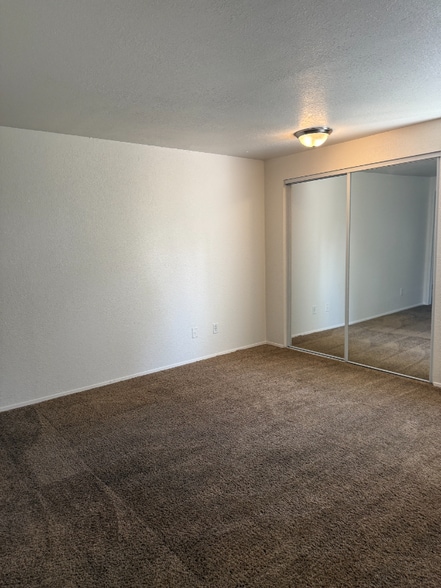 Building Photo - 903 SW 185th Ave