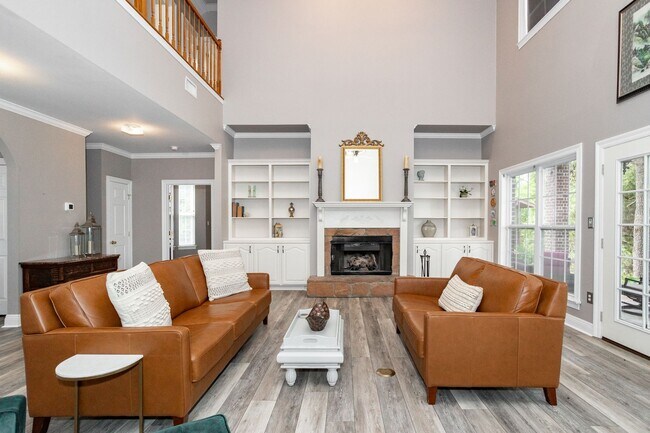 Building Photo - Historic Highland Road Beauty with Bayou V...