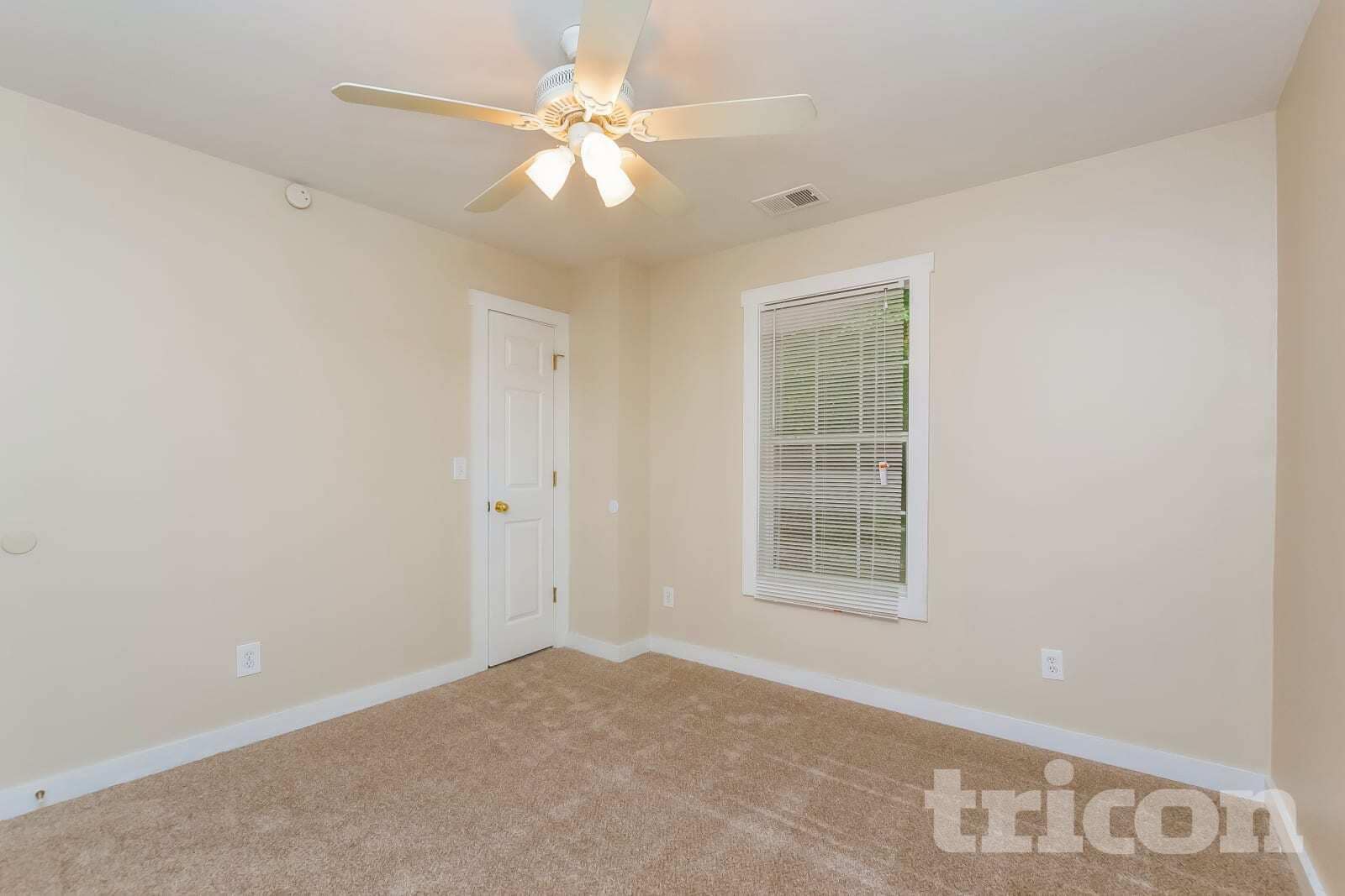 Building Photo - 1048 Whispering Woods Dr