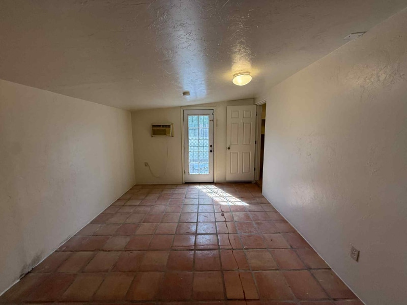 Building Photo - 4832 E 24th St