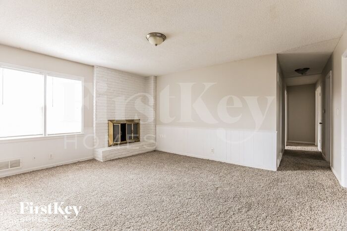 Building Photo - 11127 E 44th Terrace